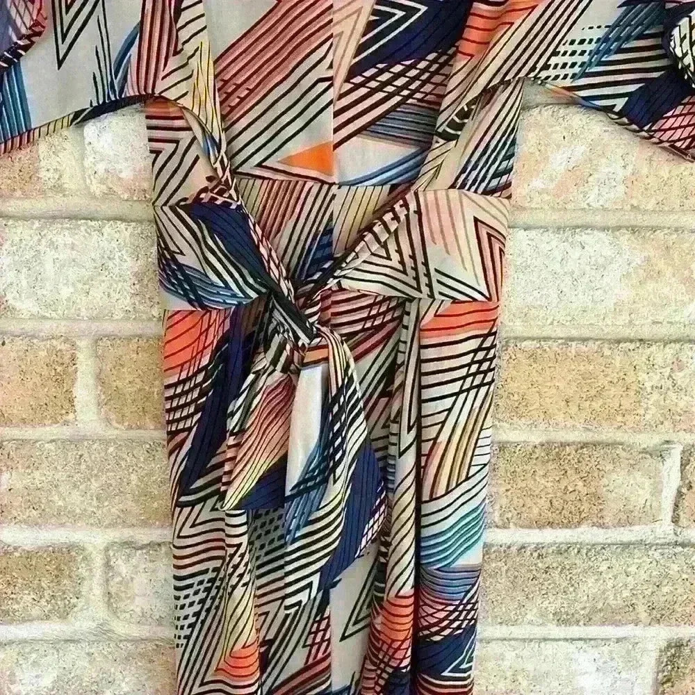 BCBG MaxAzria Multicolor Short Sleeve Dress!! - Picture 5 of 5